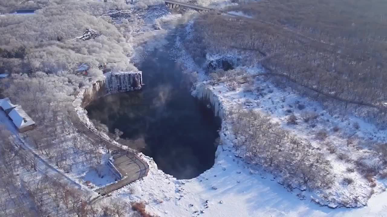 【美丽中国】《Amazing China》双语字幕绝佳英语听力素材，感受中国自然风光-p52-52.外冷内热的高山湖泊[高清版]