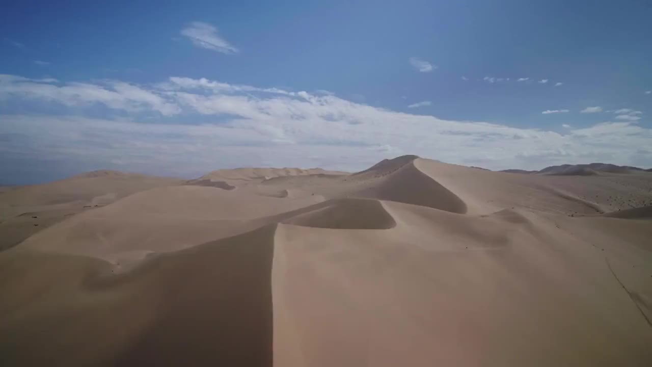 【美丽中国】《Amazing China》双语字幕绝佳英语听力素材，感受中国自然风光-p9-09.大漠奇观 月牙泉[高清版]