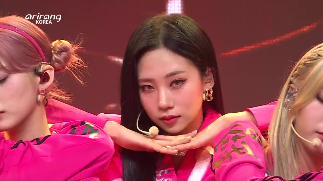 220729 Simply K-Pop CON-TOUR PURPLE KISS - Nerdy