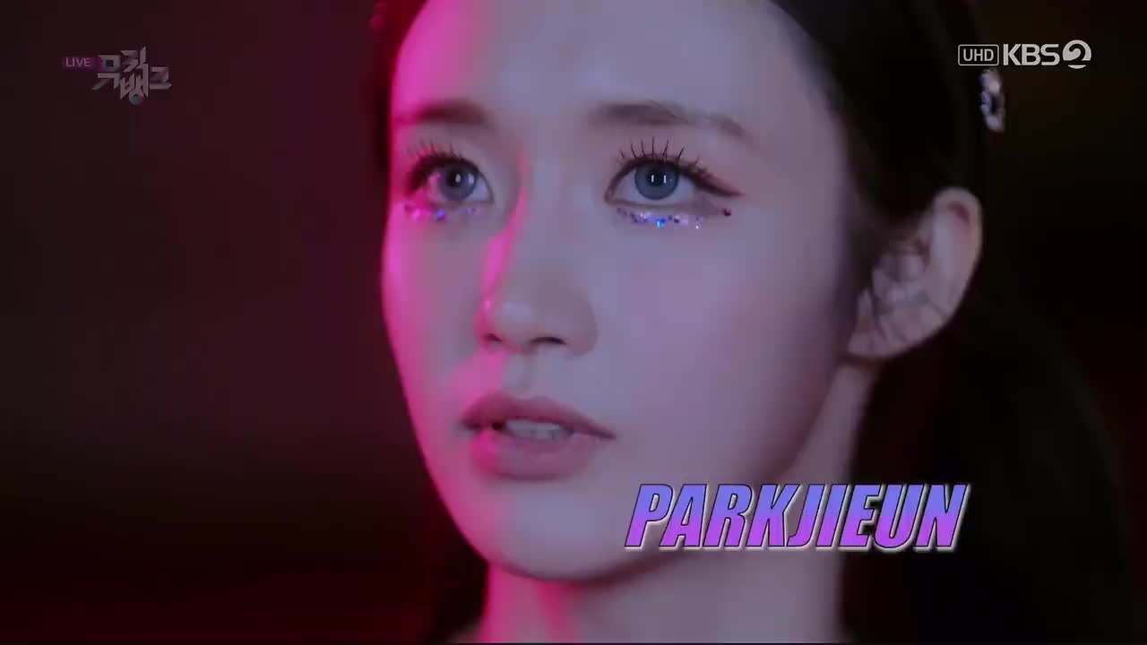 220729 KBS UHD Music Bank PURPLE KISS - Nerdy