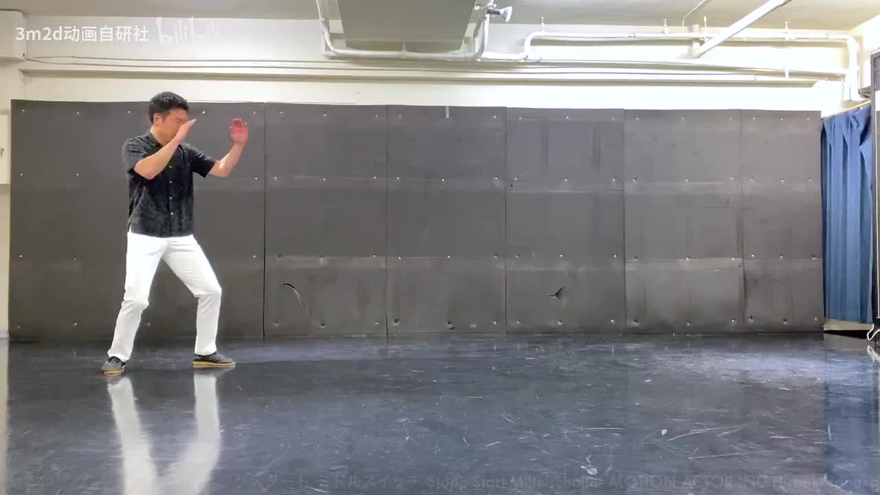 【拳】脚踢→肘击→拳击