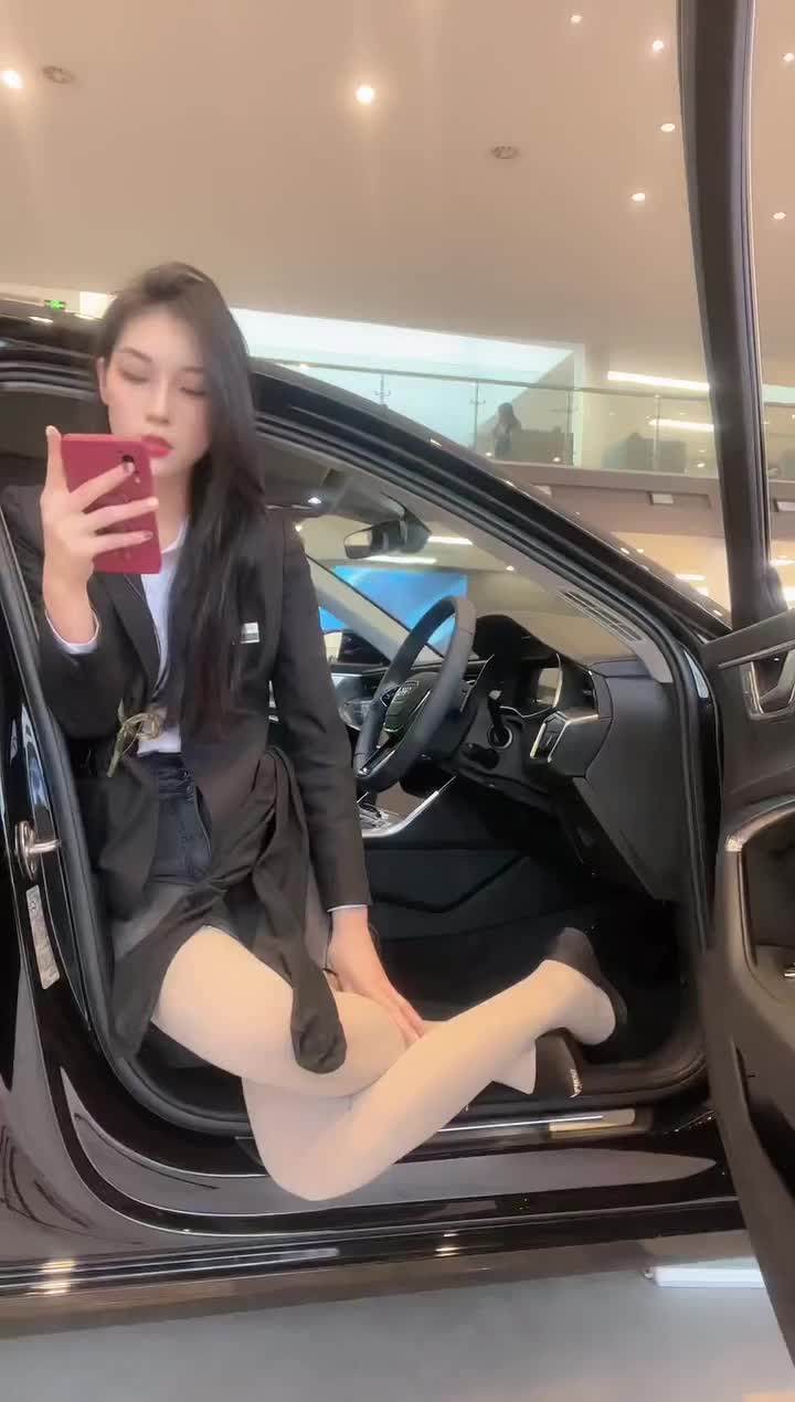 蓝光_抖音_一汽奥迪东营金奥_社恐，偷摸播会儿_20221119153706.spxzq