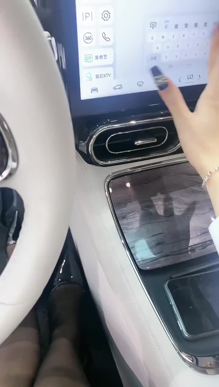 蓝光_抖音_南宁零跑体验中心吾悦广场店_天生C位 1步进阶_20221119140530.spxzq