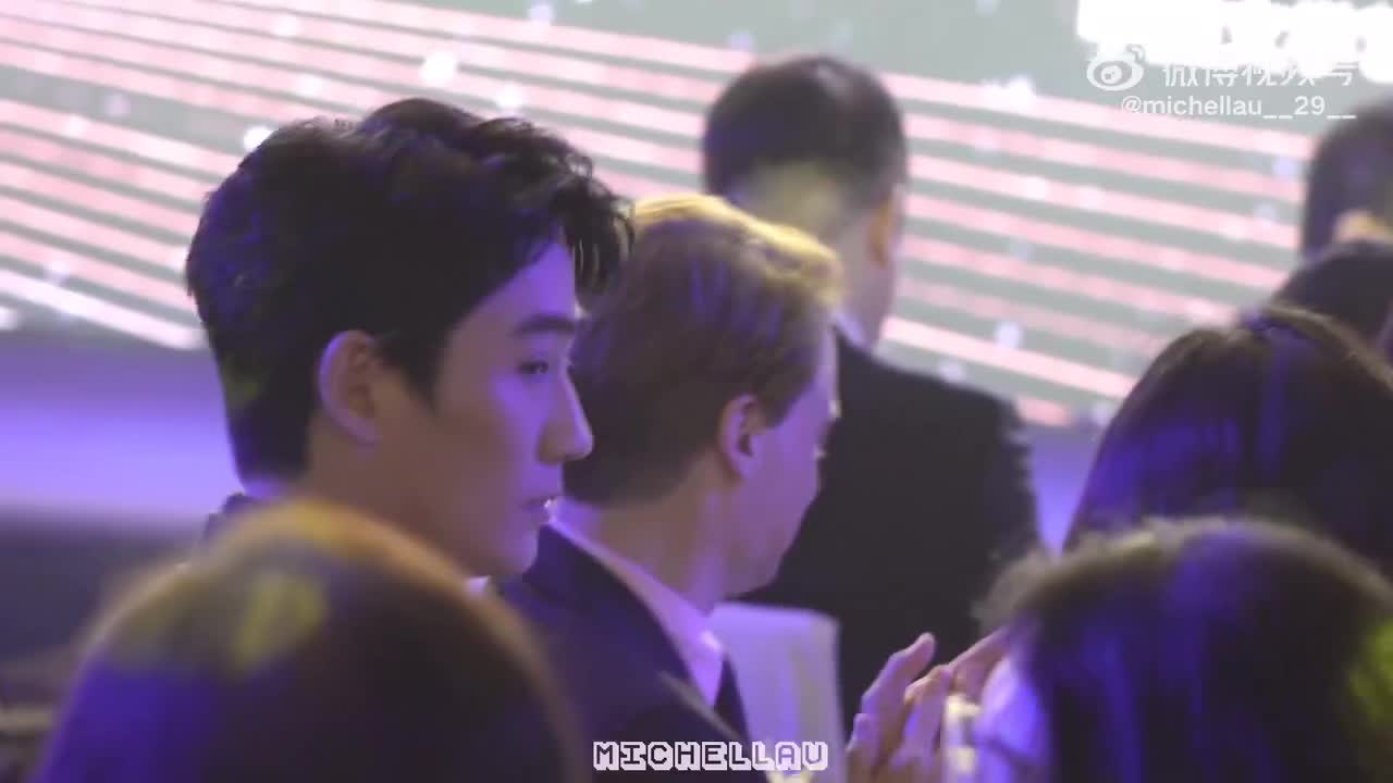 @michellau__29__ 1（喝水碰杯可可爱爱）