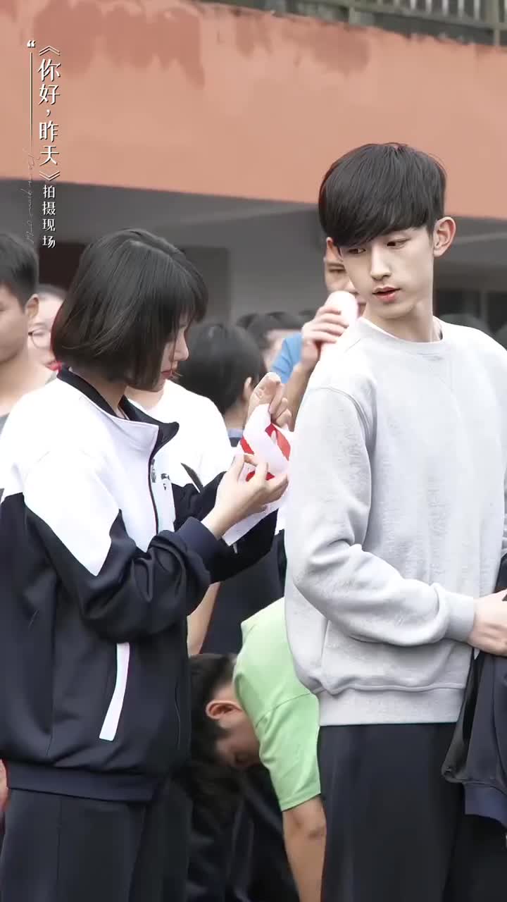 抖音花絮-扎到了