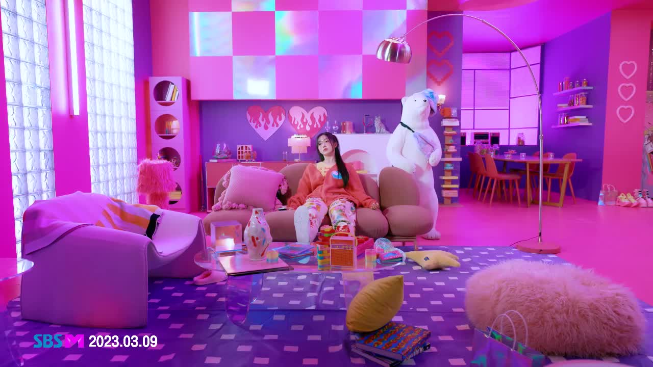 NMIXX - Young, Dumb, Stupid