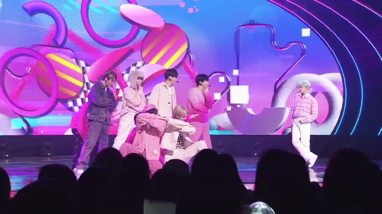230326 SBS UHD Inkigayo CRAVITY - Groovy