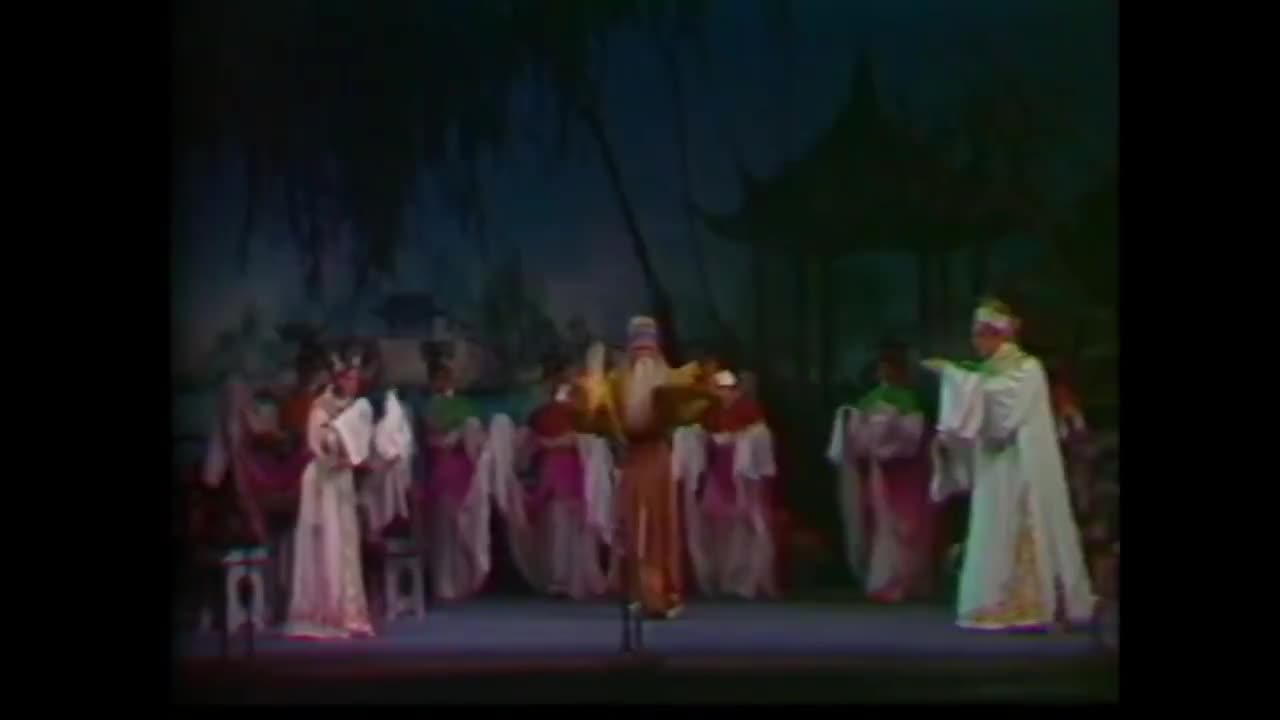 一个牵眼线的cut