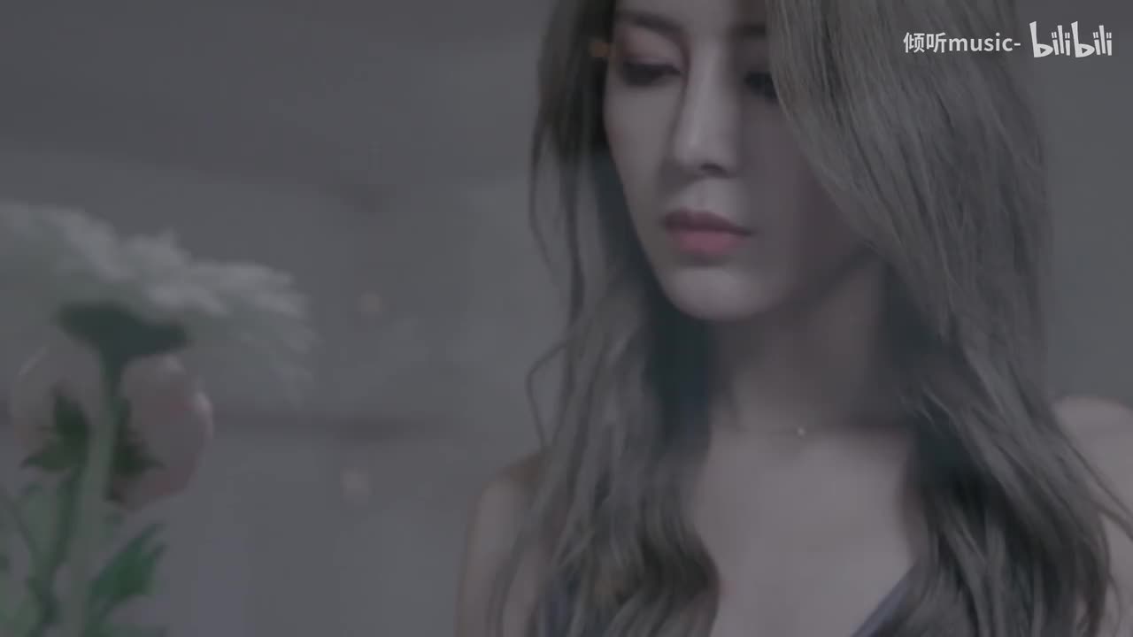 《香水有毒》-胡杨林