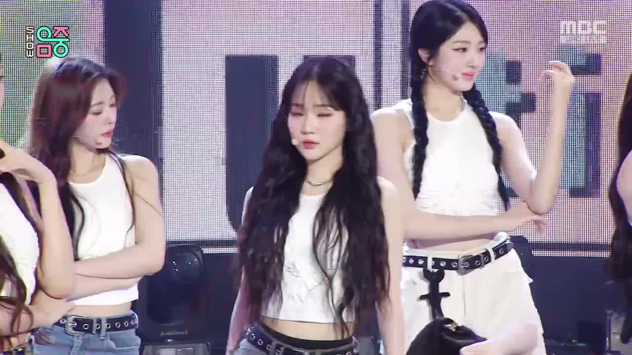 230902 MBC UHD Music Core triple S LOVElution - Girls Capitalism