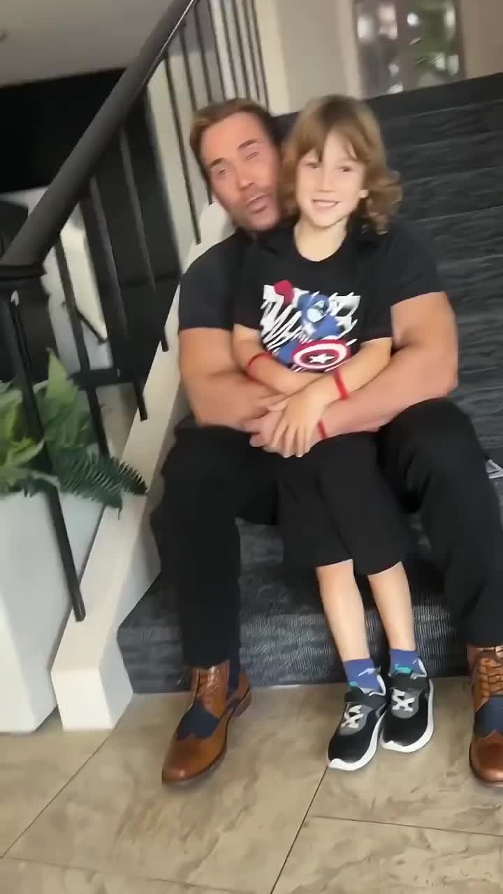 大力王搂儿子（小力王）