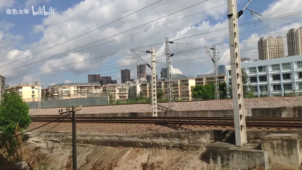 20221030-昆明大观桥HXN5B牵引下行空客车底通过