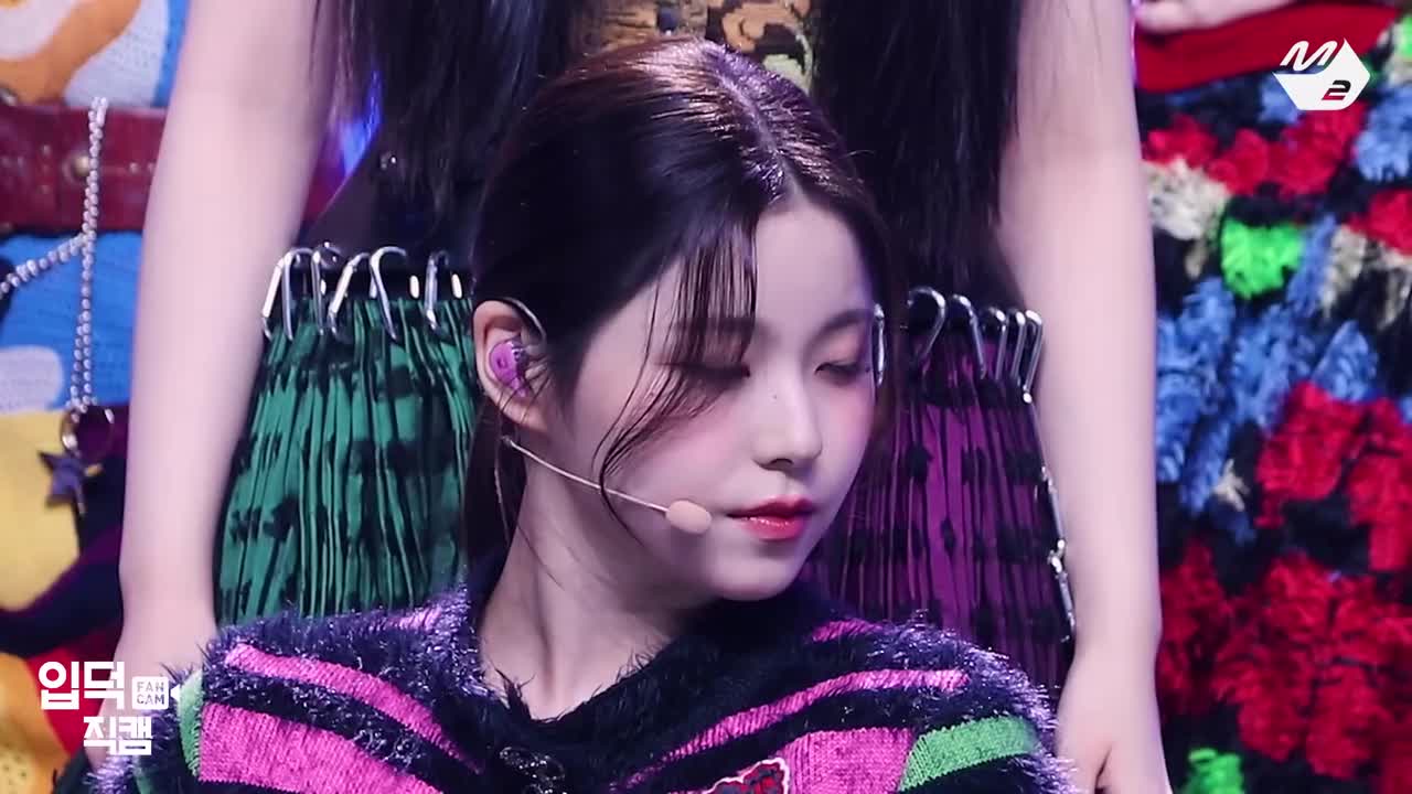 230330 Love Me Like This MCOUNTDOWN