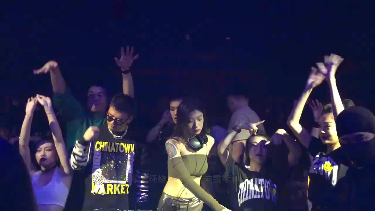 041. 8D车载环绕此曲嗨至脑震荡 - 枫叶