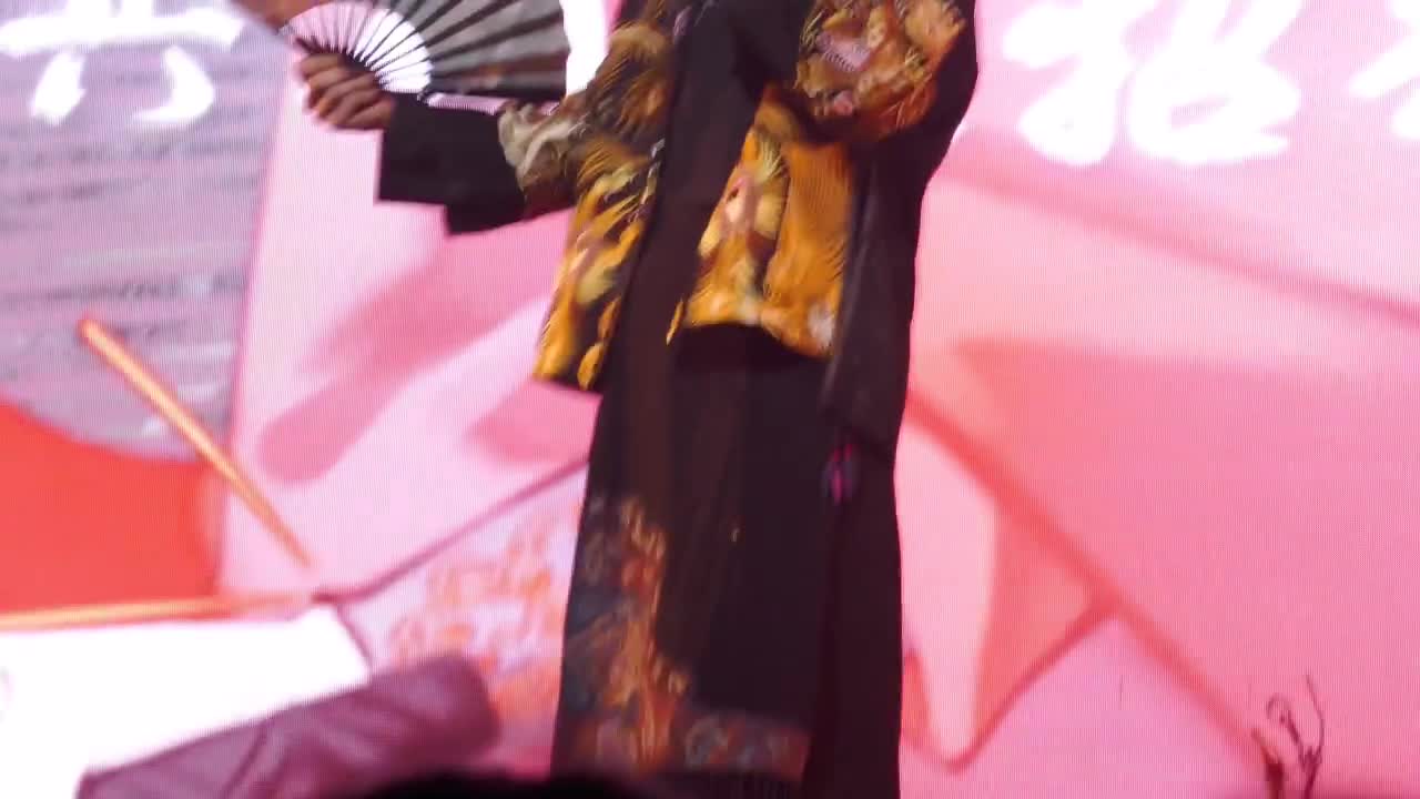 13. 相机视角 毛二个人单曲《惊堂》