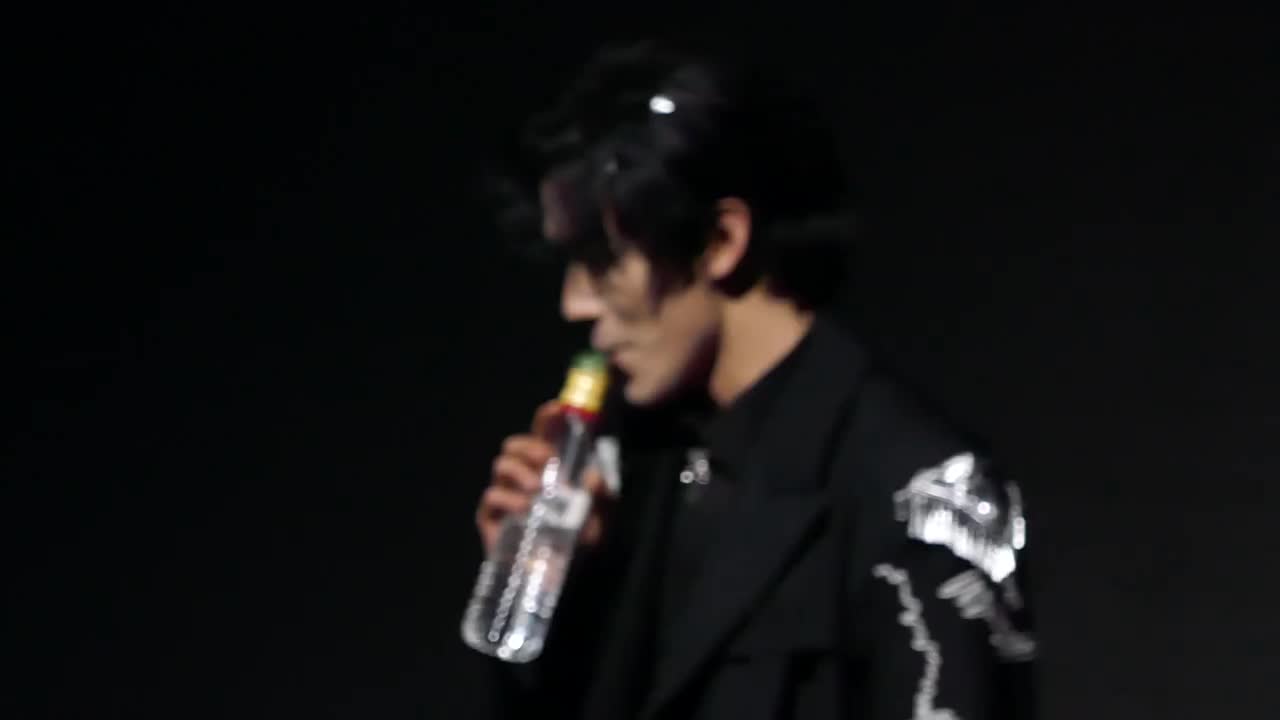 08. 《白色情绪》（选自音乐剧《猎罪图鉴》）