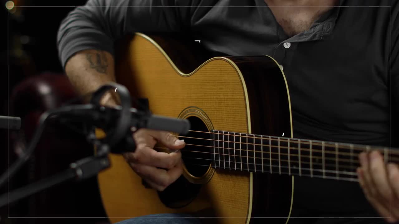 43、｛Collings OM2H Traditional｝_ Baked Sitka Spruce _ Carl Miner