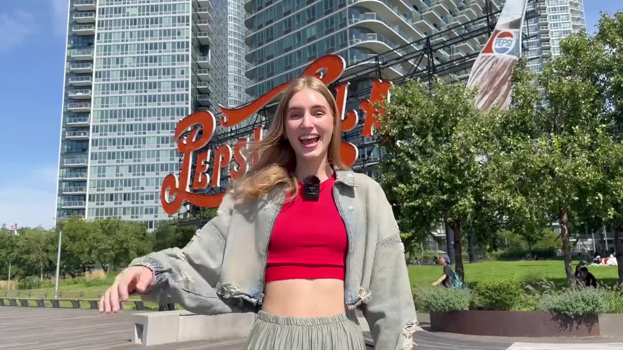 29. How to move around in the city... Don’t miss the train! 🚊😌