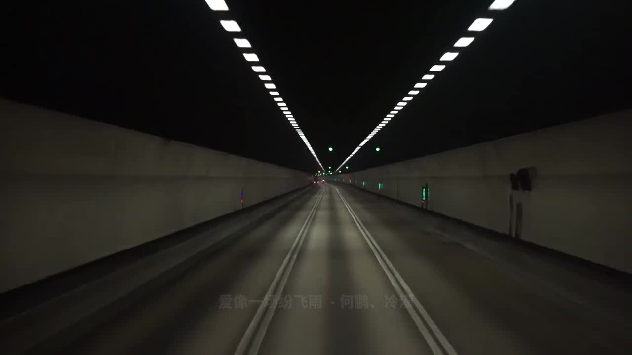 055. 爱像一场纷飞雨 (DJ版) - 何鹏、冷漠