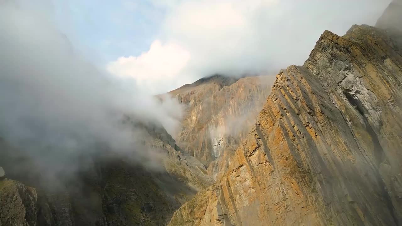 陡峭的岩壁 山峰 #1157