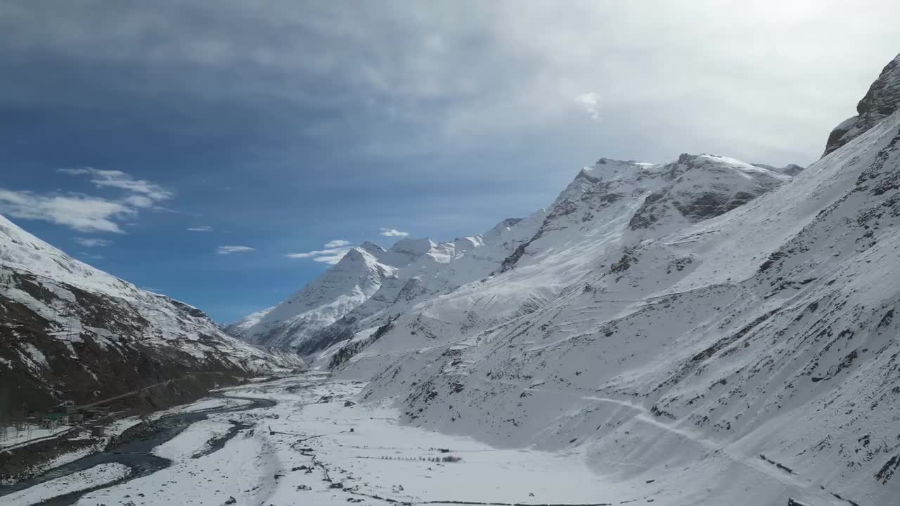 连绵的雪山 河流 #1424