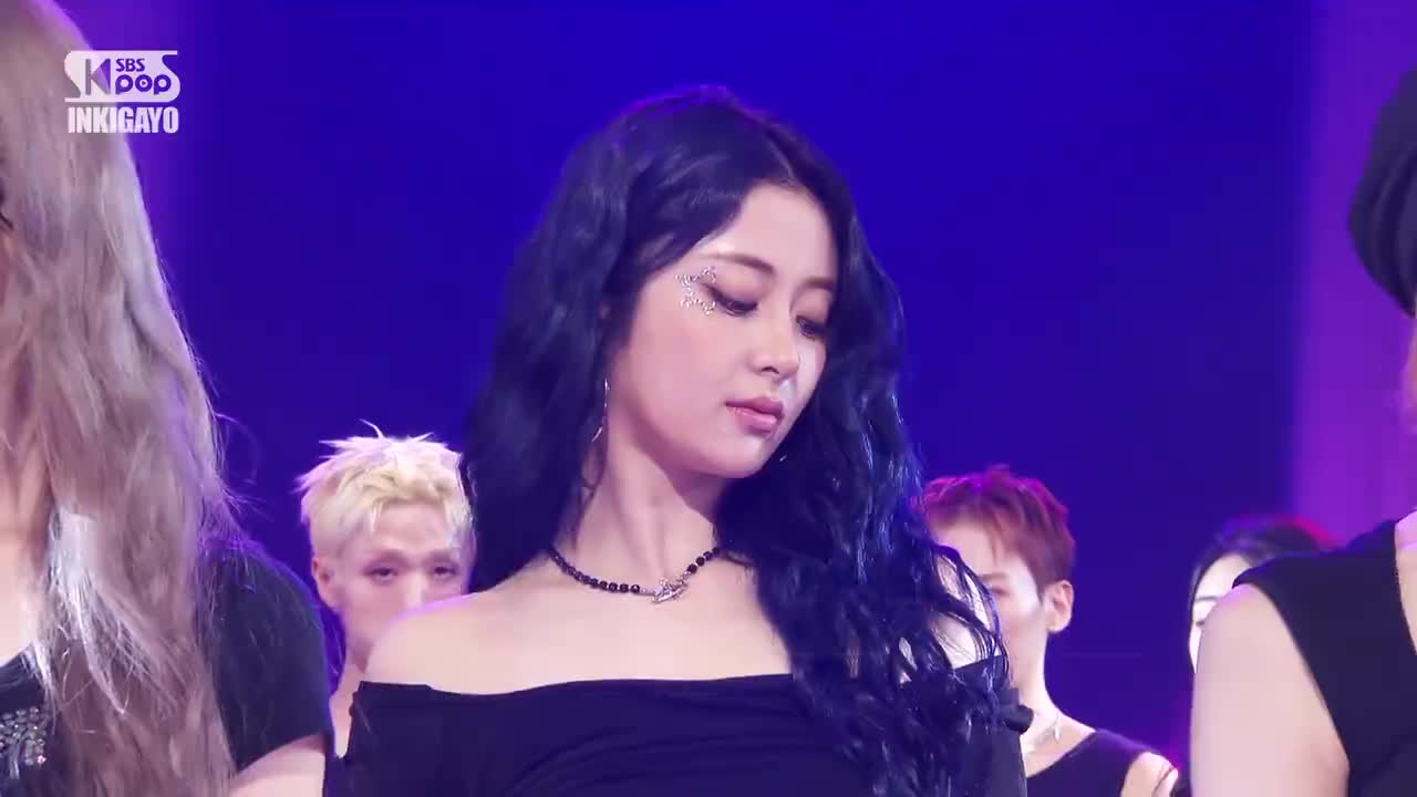 LE SSERAFIM - 1-800-hot-n-fun 打歌舞台