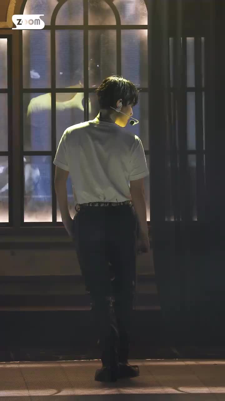 【竖版直拍】边伯贤 - Pineapple Slice 240908 @ 人气-歌谣