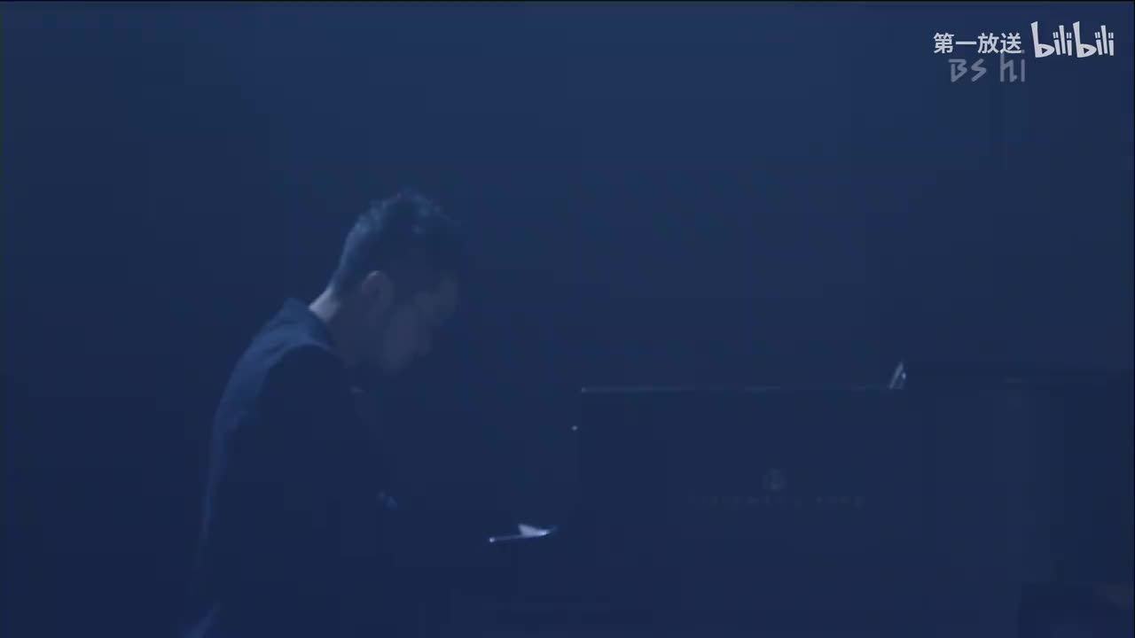 [HDTV]平井堅 - 瞳をとじて(55th Kouhaku Uta Gassen 2004.12.31)