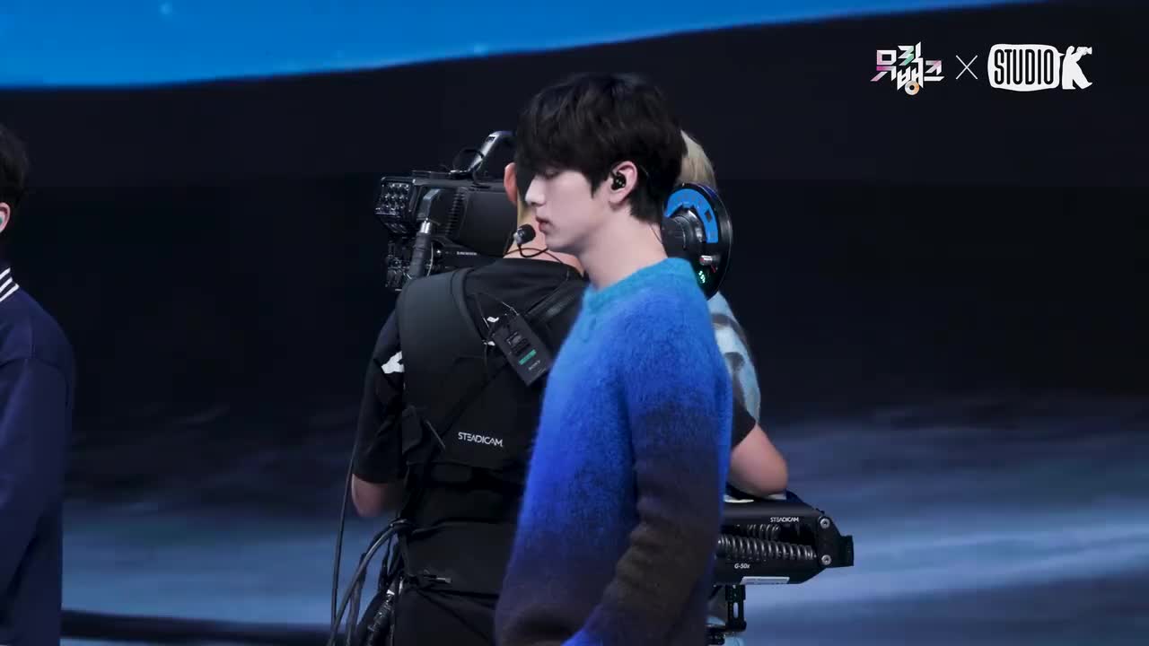 【崔秀彬】【4k怼脸横版直拍】蓝莓瑞纳冰｜Over The Moon 241115 音银