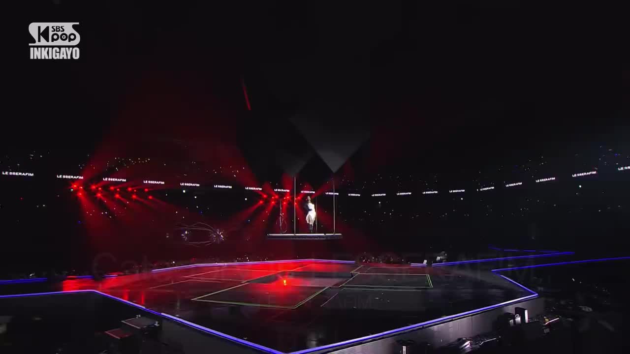 LE SSERAFIM - Category is LESSERAFIM 舞台