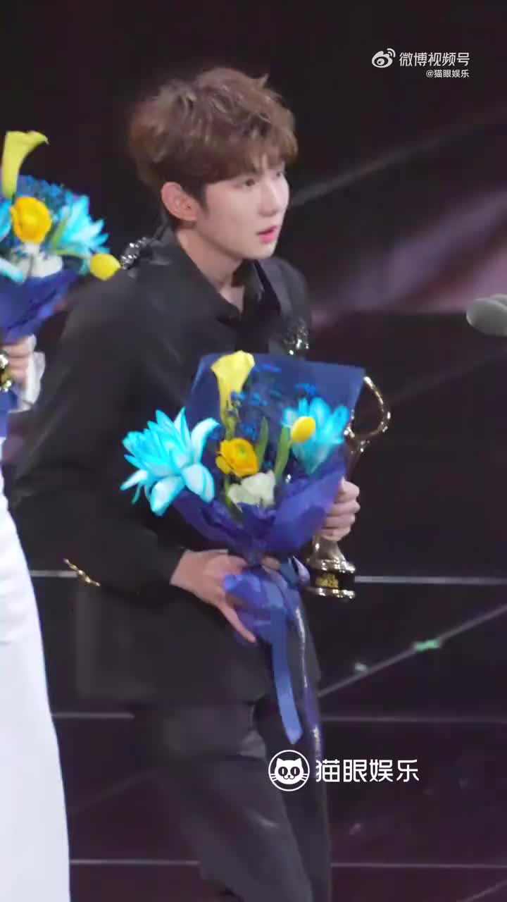 领奖直拍cr.猫眼娱乐