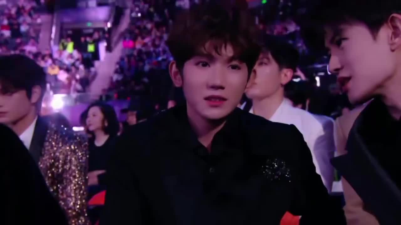 宝宝听见什么啦