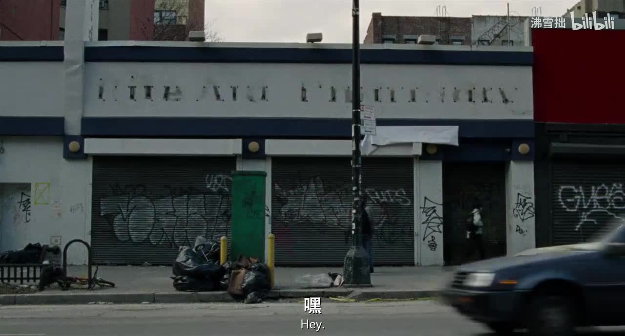 14-2【茶色羽绒服】和伊莱扎走在大街上 谈到伊莱扎仿佛变得很严肃 提到泰迪发生争吵 道歉 拥抱