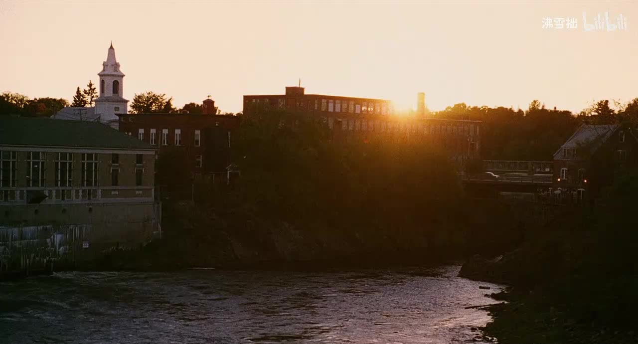 26-2【灰色T恤】和伊莱扎靠着楼梯上