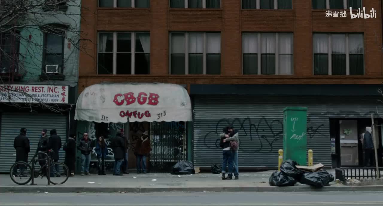 15-1【墨绿色插肩圆领衫】