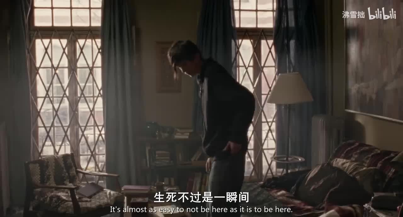 9-2【黑色卫衣斜长刘海】坐在沙发上和爸爸聊天