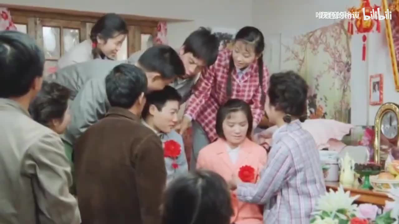 怀旧老歌《我们的生活比蜜甜》，歌声欢快动听，满满的青春回忆！-1080P