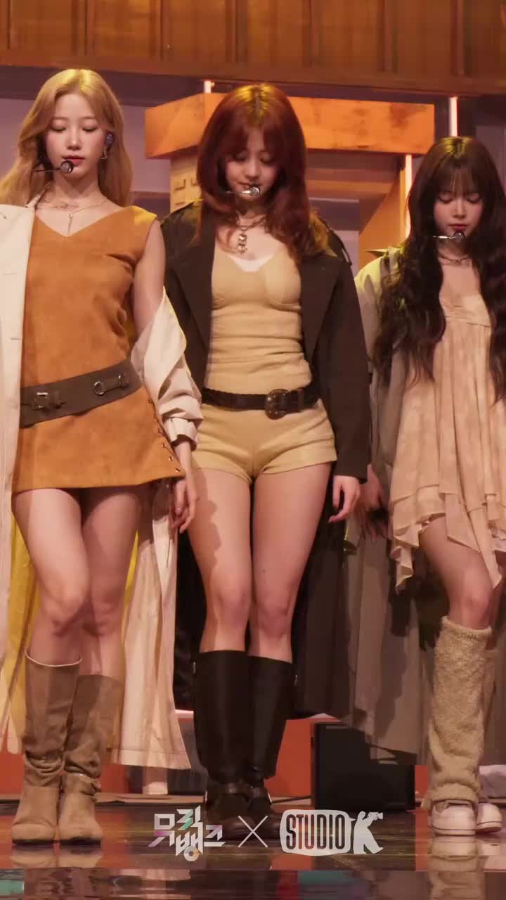 许允真 HUH YUNJIN - HOT 竖版直拍