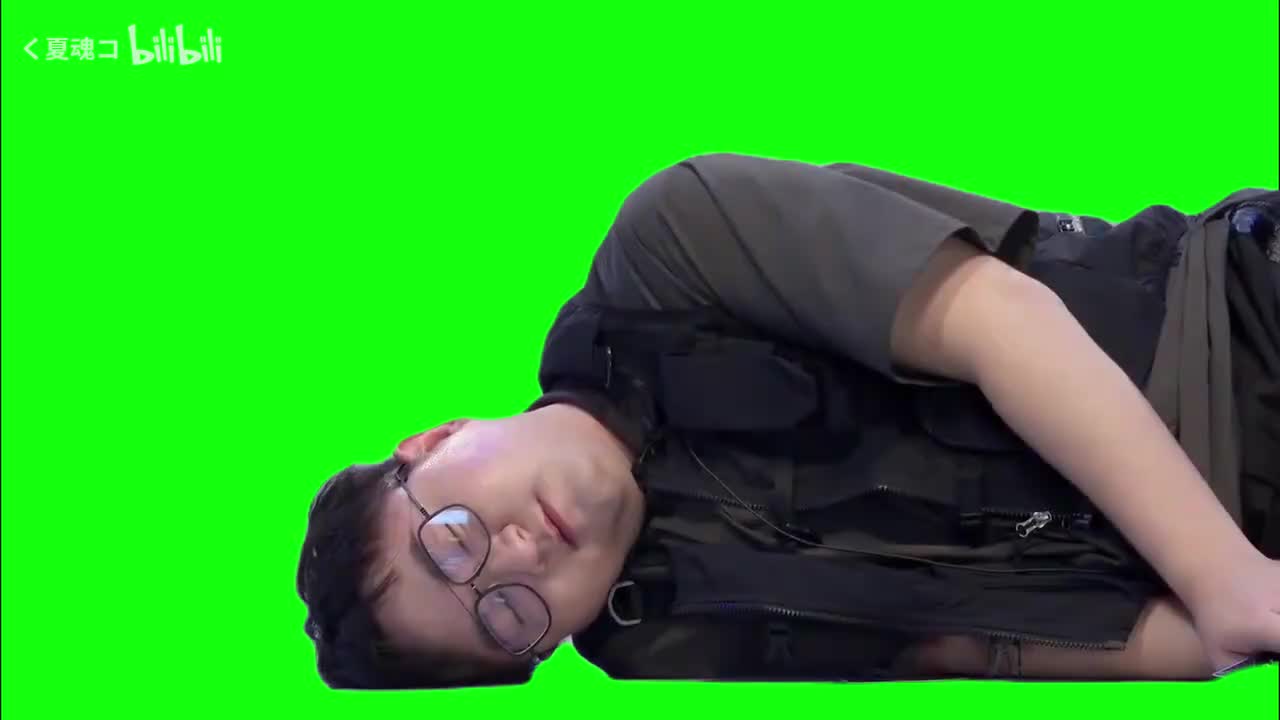 食用美食后倒地不起的男人