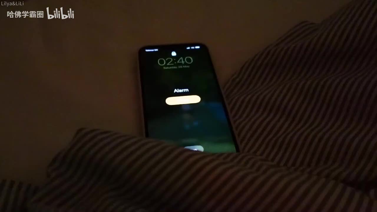 072-Lisbon diaries flea market, exploring alfama & cozy bar