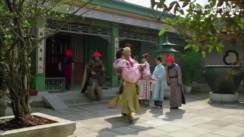 P8甄嬛侍寝：皇后听说甄嬛被赐汤泉宫，为什么立刻身体不舒服？