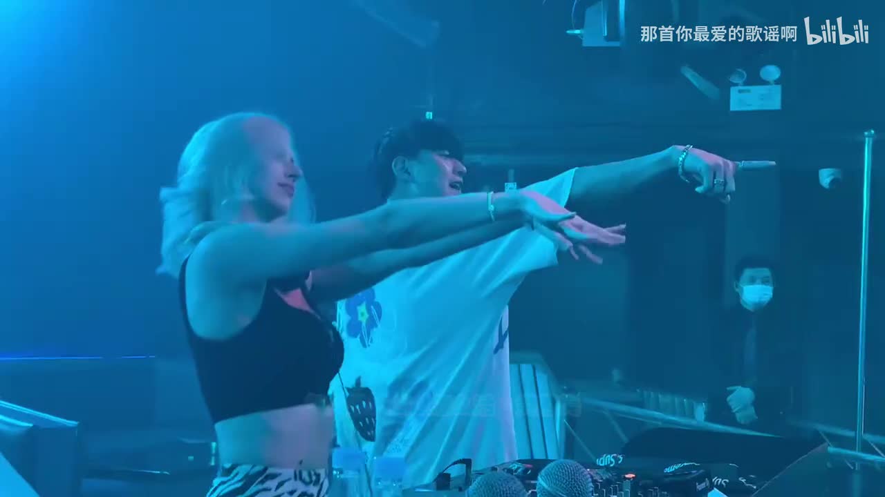 025. 怎么做怎么过怎么活 (DJ.House咚鼓版)(DJ House版) - 黄静美