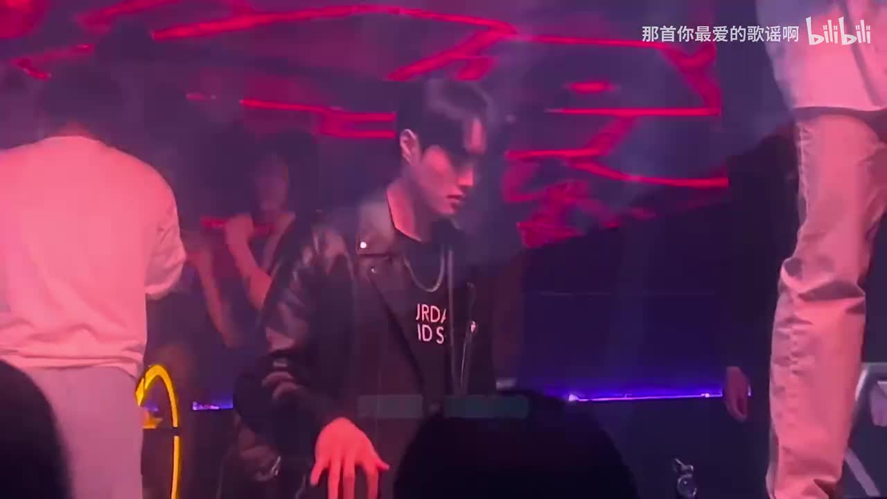 084. 天蓝蓝 (DJ何鹏版) - 凤凰传奇