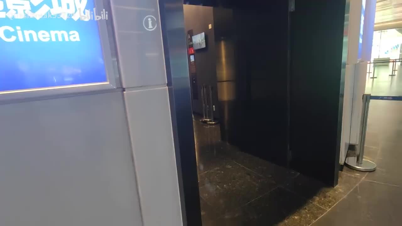 观光层直达电梯(没坐上)