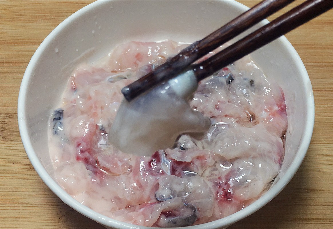 鱼片嫩不嫩关键在腌制上浆!大厨教你鱼片上浆正确步骤,收藏了