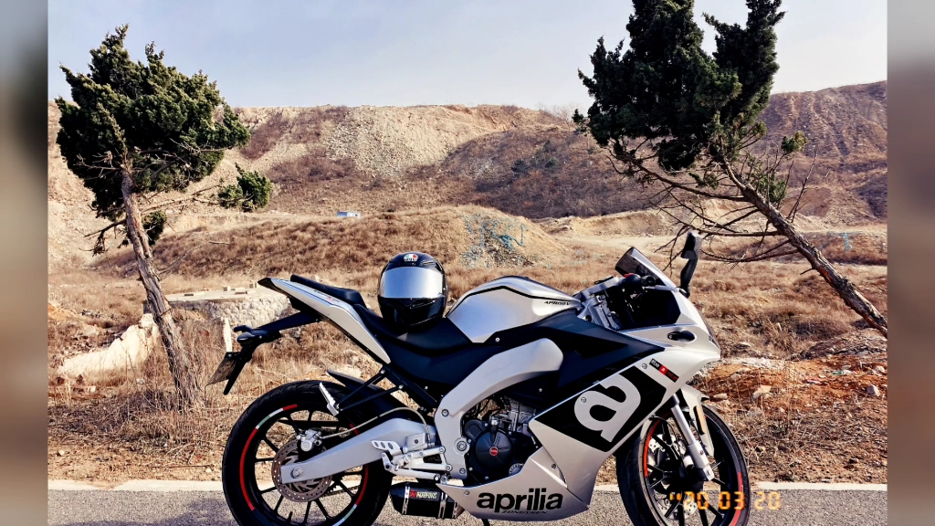 阿普利亚gpr150限定银!