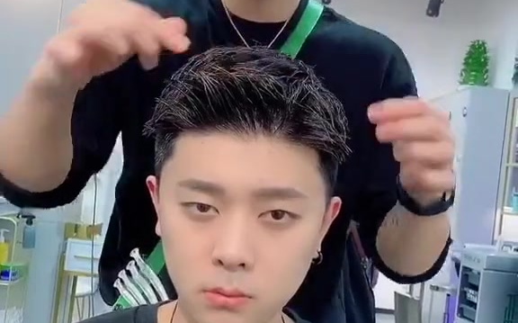 帅哥标配发型 上海黄浦男士短发发型眉形设计修剪