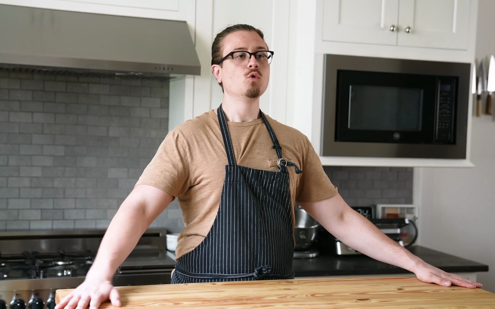 [joshuaweissman]做炒饭比餐馆还快|但更快