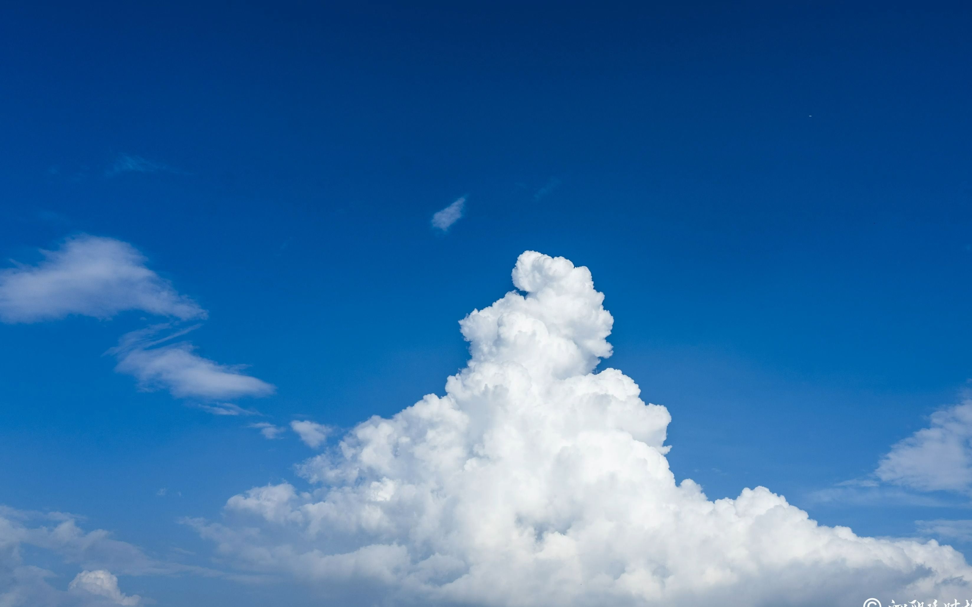 我记录了一整个夏天的云