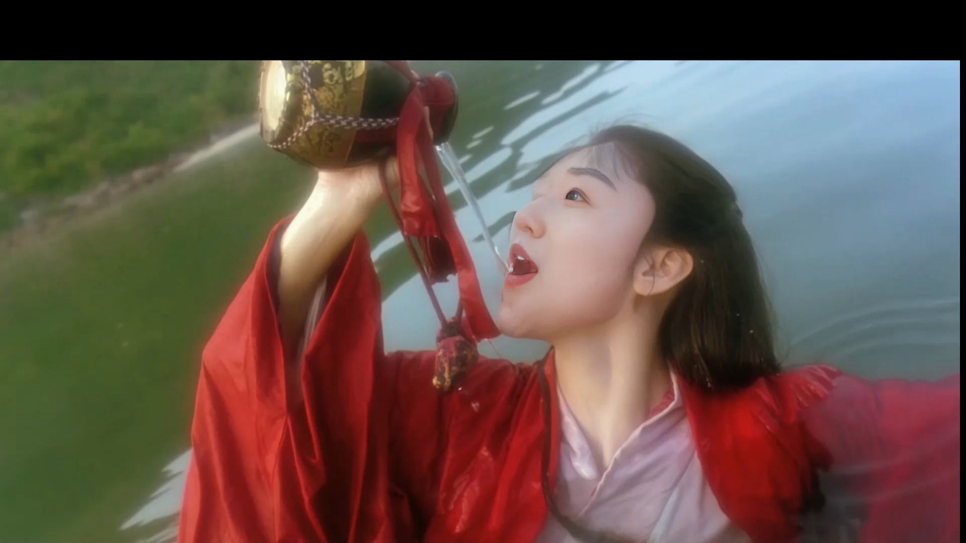 林青霞版东方不败,但是战鹰